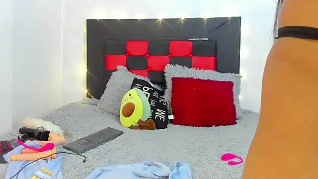 camila valenciia  online show from 05.16.26