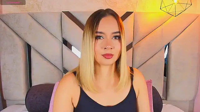 Snapshot of Sofia_pamela_ chatting on 06.06.26 Sofia pamela online show from 06.06.26