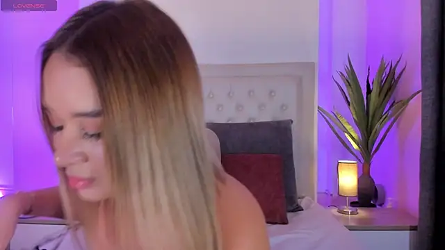 Snapshot of Sofia_pamela_ chatting on 07.23.26 Sofia pamela online show from 07.23.26