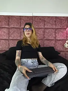 Snapshot of JessieGarvet19 chatting on 07.17.26 JessieGarvet19 online show from 07.17.26