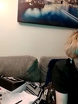 Snapshot of CamsWRLD chatting on 04.21.26 CamsWRLD online show from 04.21.26