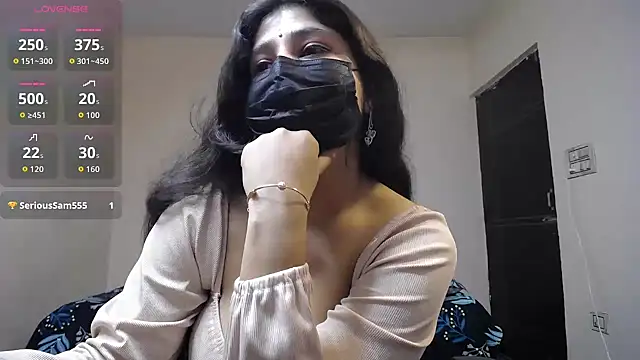 Snapshot of -Queenie chatting on 05.19.26 -Queenie online show from 05.19.26