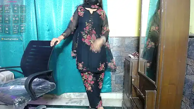 Snapshot of -Queenie chatting on 07.25.26 -Queenie online show from 07.25.26