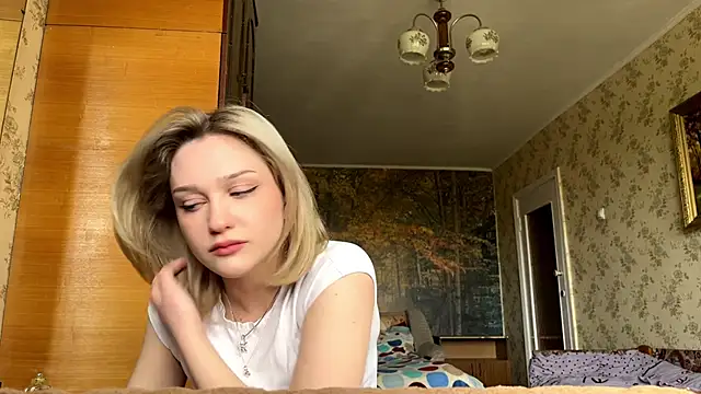 Snapshot of AlisiaStreitmatter chatting on 04.29.26 AlisiaStreitmatter online show from 04.29.26