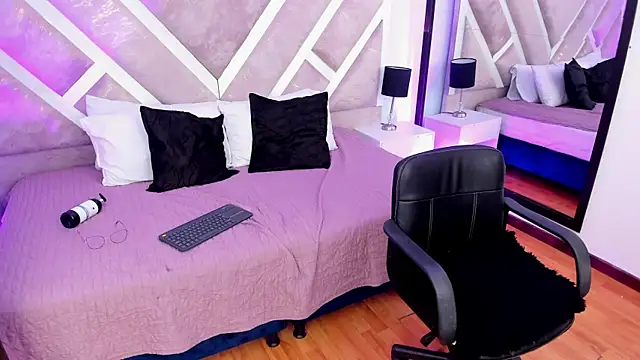 Mia Velez1 online show from 05.16.26