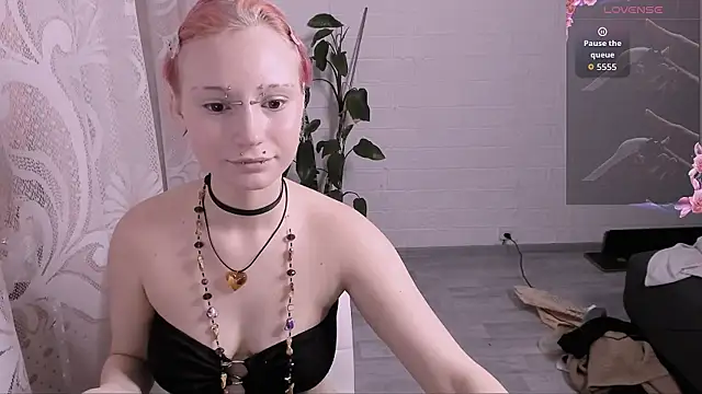 Snapshot of VikaViktoria chatting on 06.05.26 VikaViktoria online show from 06.05.26