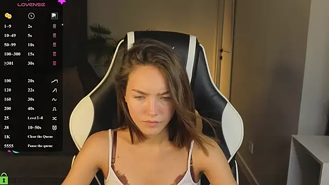 Snapshot of Leslie_Scott chatting on 08.04.26 Leslie Scott online show from 08.04.26