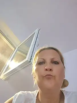 Divineblond online show from 06.10.26