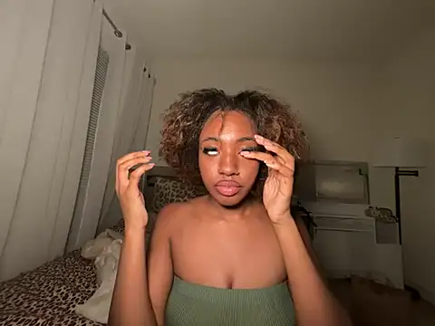 Snapshot of ebonydolled chatting on 06.10.26 ebonydolled online show from 06.10.26