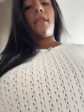 Snapshot of SaryJonex chatting on 05.12.26 SaryJonex online show from 05.12.26