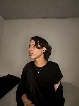 LONDON ROSE online show from 04.28.26