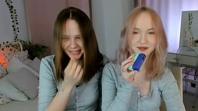 Snapshot of lisaluve chatting on 04.25.26 lisaluve online show from 04.25.26