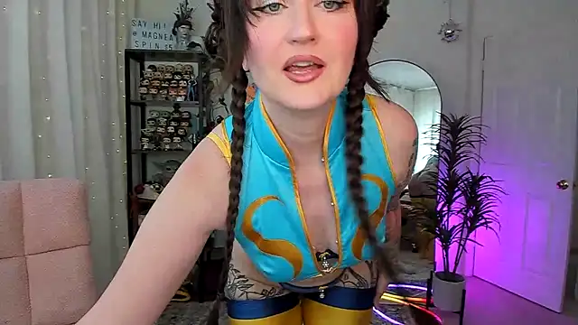 Snapshot of Magnea chatting on 06.04.26 Magnea online show from 06.04.26