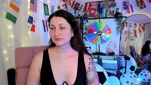 Snapshot of Magnea chatting on 07.03.26 Magnea online show from 07.03.26