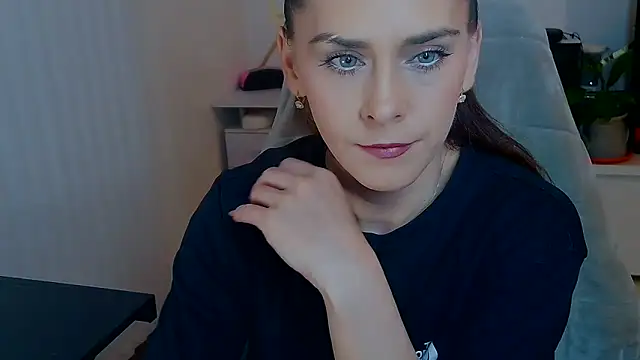 Snapshot of khalessi13 chatting on 05.12.26 khalessi13 online show from 05.12.26