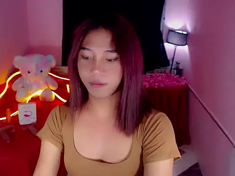 Snapshot of URsexyLylia chatting on 05.21.26 URsexyLylia online show from 05.21.26