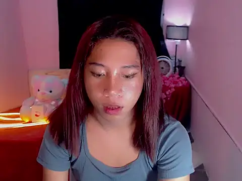 Snapshot of URsexyLylia chatting on 05.29.26 URsexyLylia online show from 05.29.26