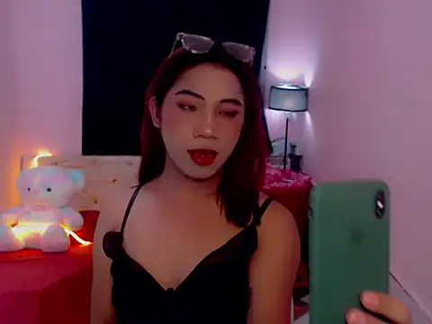 Snapshot of URsexyLylia chatting on 06.16.26 URsexyLylia online show from 06.16.26