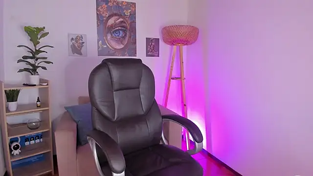 NaomiSaenz  online show from 07.10.26