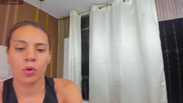 Snapshot of AlahiaEvanz chatting on 05.10.26 AlahiaEvanz online show from 05.10.26