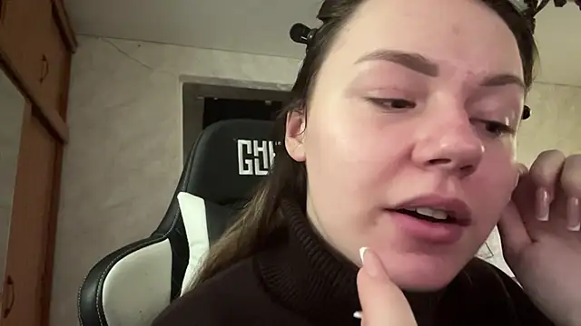 LeslySerna online show from 04.24.26