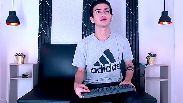 Feiccer Castquer online show from 04.25.26