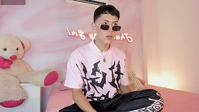 Iam Caami  online show from 05.13.26