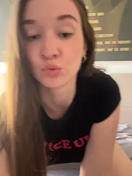 Snapshot of Dianyx chatting on 05.27.26 Dianyx online show from 05.27.26