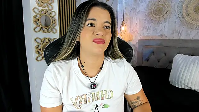 Snapshot of Leidy_2026 chatting on 06.19.26 Leidy 2026 online show from 06.19.26
