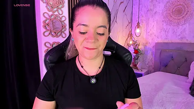Snapshot of Leidy_2026 chatting on 06.24.26 Leidy 2026 online show from 06.24.26
