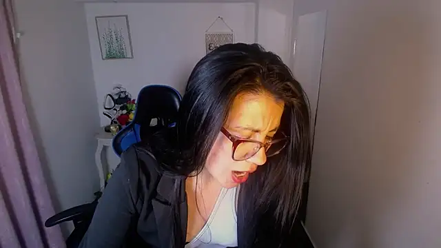 Snapshot of Valeri_bj chatting on 06.12.26 Valeri bj online show from 06.12.26