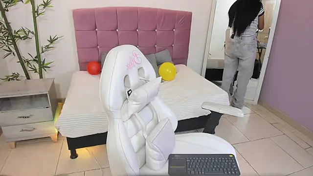 Snapshot of Hinaa_XXX chatting on 07.15.26 Hinaa XXX online show from 07.15.26
