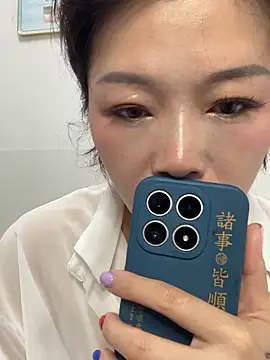 Snapshot of milkwine chatting on 06.17.26 milkwine online show from 06.17.26