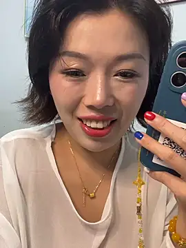 Snapshot of milkwine chatting on 06.20.26 milkwine online show from 06.20.26