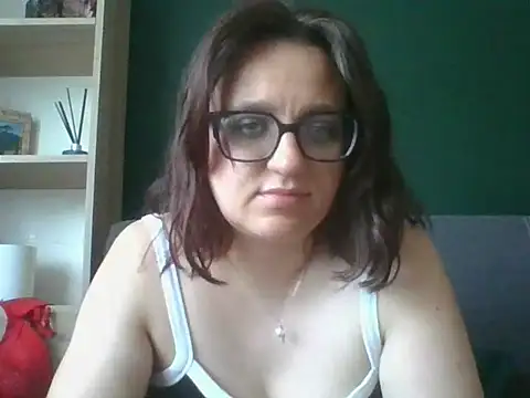Snapshot of sensual_paris chatting on 05.27.26 sensual paris online show from 05.27.26