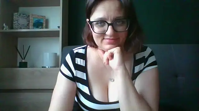 Snapshot of sensual_paris chatting on 07.14.26 sensual paris online show from 07.14.26