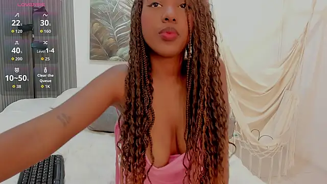 Snapshot of Kiara_Curls chatting on 07.28.26 Kiara Curls online show from 07.28.26