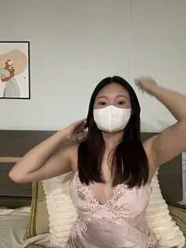 Snapshot of Ni_Tran chatting on 05.24.26 Ni Tran online show from 05.24.26