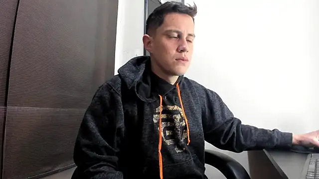Snapshot of KendricTorres chatting on 05.21.26 KendricTorres online show from 05.21.26