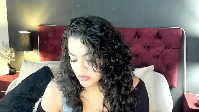 Snapshot of ZiaNoir_ chatting on 07.05.26 ZiaNoir online show from 07.05.26