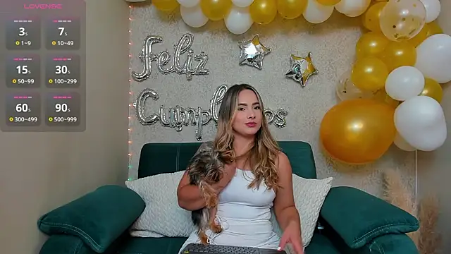 Snapshot of paolarey chatting on 02.05.25 paolarey online show from 02.05.25