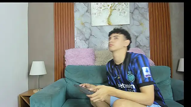 LOVE GUYS1 online show from 05.31.26