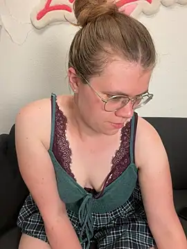 Snapshot of Lina-Love chatting on 06.19.26 Lina-Love online show from 06.19.26