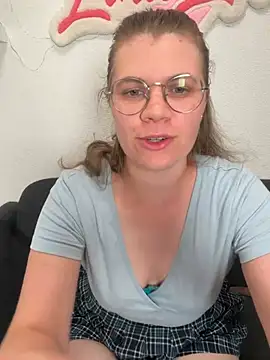 Snapshot of Lina-Love chatting on 06.25.26 Lina-Love online show from 06.25.26