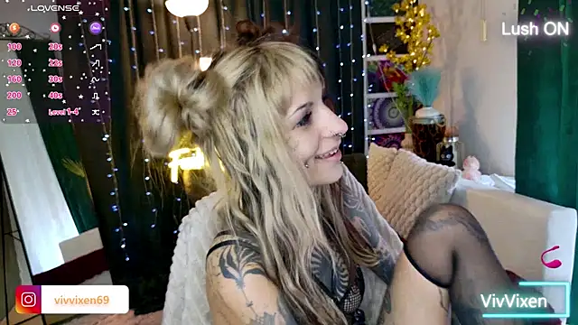 Snapshot of VivVixen chatting on 06.01.26 VivVixen online show from 06.01.26