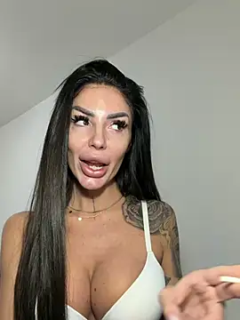 RaquelleXO online show from 05.17.26