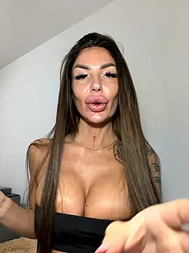 RaquelleXO online show from 06.16.26