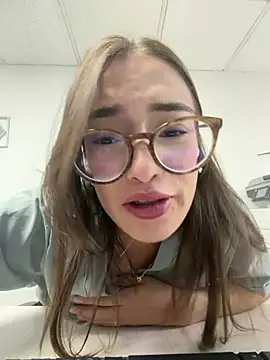 Snapshot of Sweet_Milaa1 chatting on 08.03.26 Sweet Milaa1 online show from 08.03.26