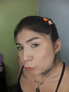 Snapshot of PequenaNena chatting on 06.12.26 PequenaNena online show from 06.12.26