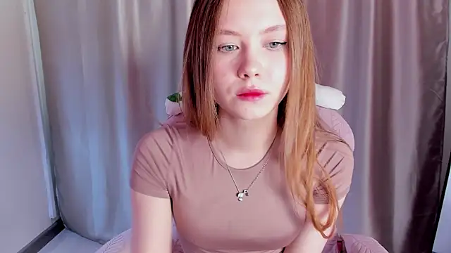 Snapshot of FloraLarsson chatting on 05.07.26 FloraLarsson online show from 05.07.26